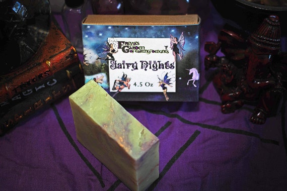 Fairy Nights is a sweet soap bar kissed with enchanting sugarplum, like a twilight dance in a moonlit meadow with sparkles in the air. Vegan