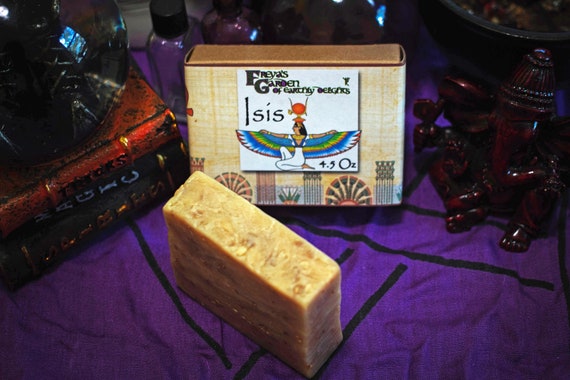 Isis is a soothing soap bar, blending gentle warmth of oatmeal, creamy goat milk, and golden honey into a timeless ritual of renewal.