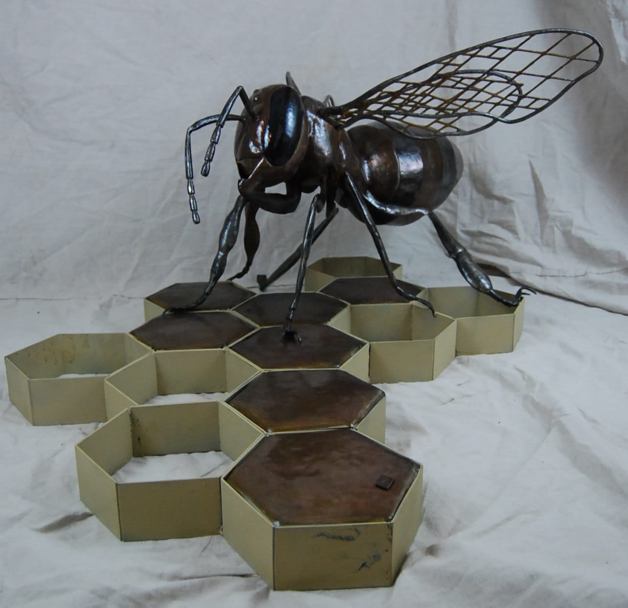 Custom Outdoor Metal Bee Sculpture With Honeycomb Made to Custom Outdoor Metal Bee Sculpture With Honeycomb Made to
