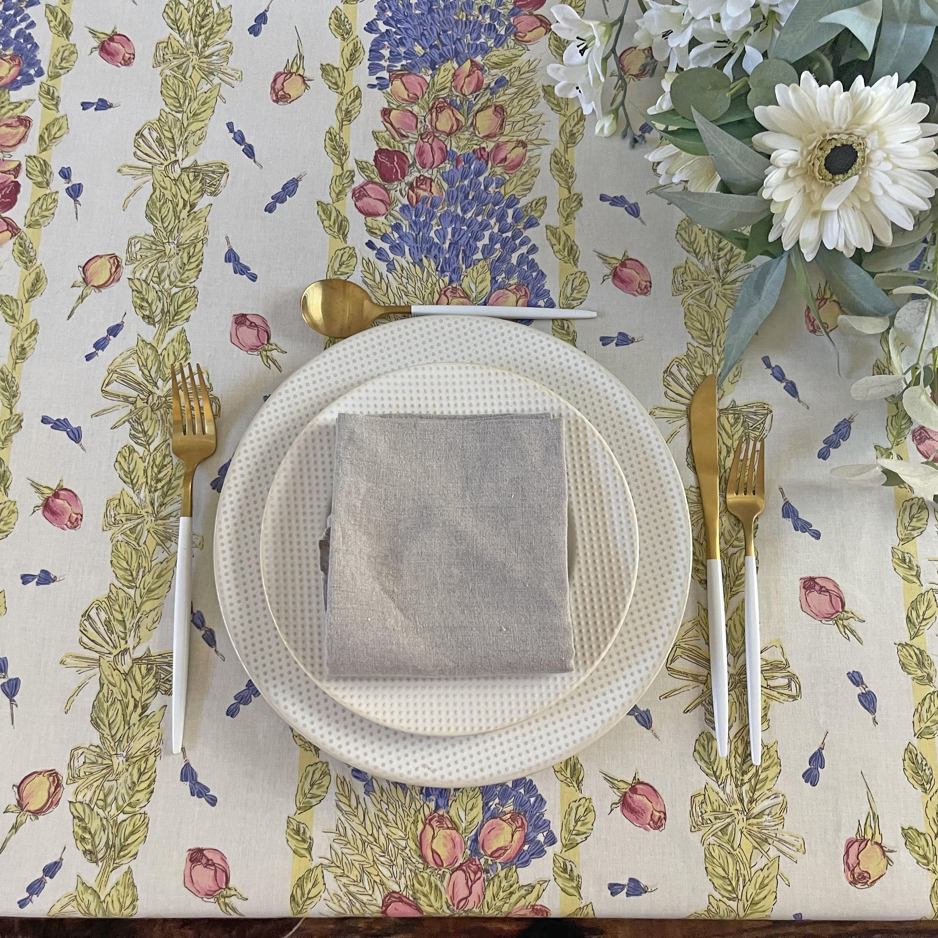 Nappe tissu coton enduit de table ovale avec décor roses blé & lavandes