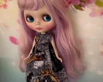 Blythe dress with gothic theme. To fit Pullip and Blythe dolls. Handmade.