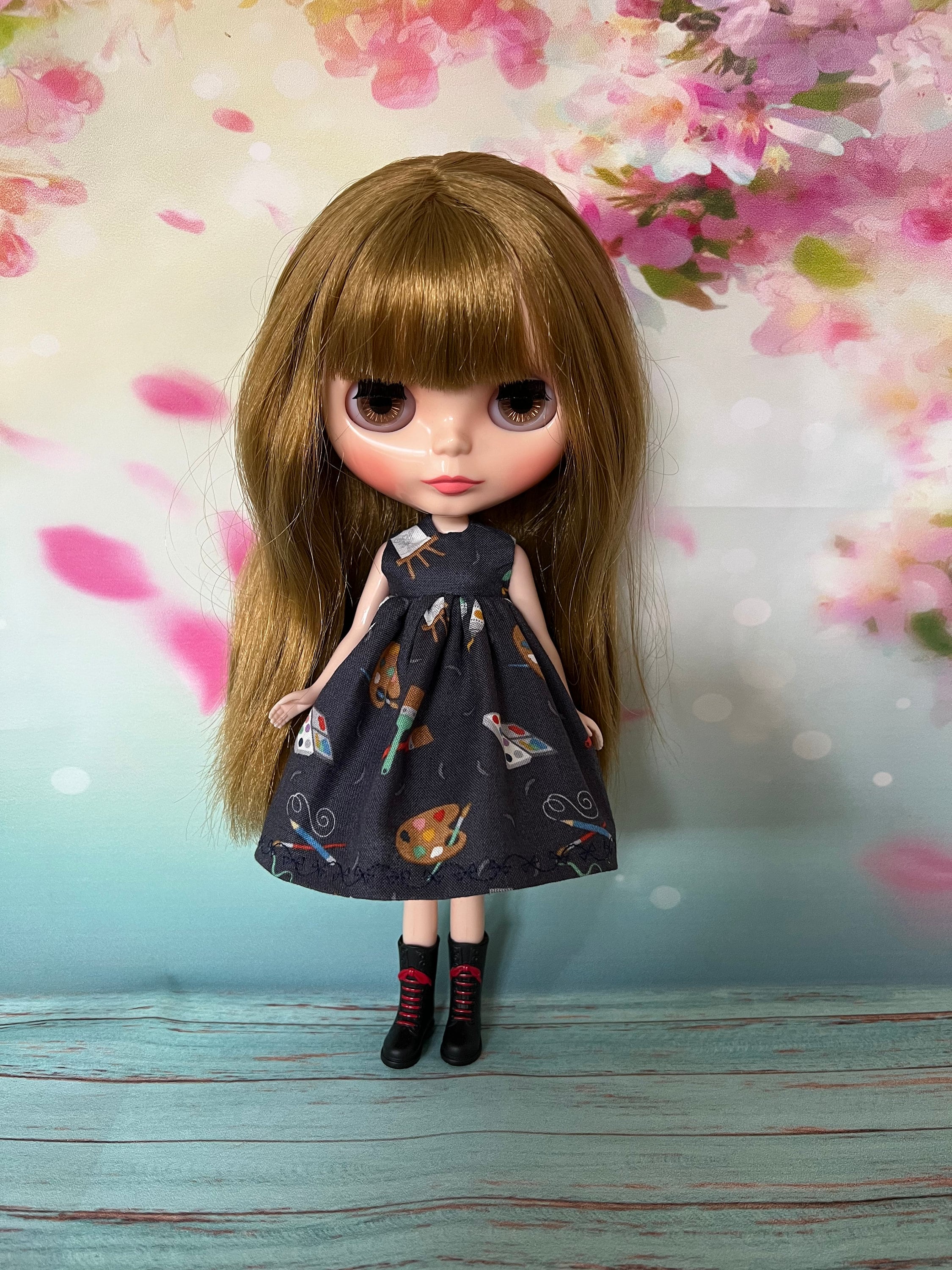 Vestido azul con estampado de temática Para muñecas