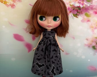Grey doll dress with bats on fabric. To fit Pullip and Blythe dolls. Handmade.