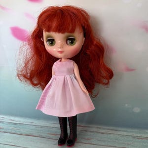 Pale pink doll dress with pretty fabric. To fit Middie Blythe dolls. Handmade.