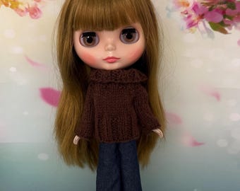 Sweater to fit Blythe Neo Dolls. Handmade, knitted with brown yarn