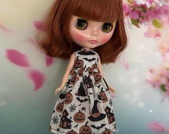 Cream dress with Halloween print on fabric! To fit Pullip and Blythe dolls.
