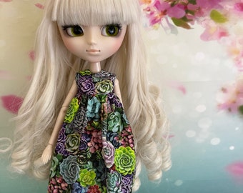Green dress doll dress with succulents on print. To fit Pullip and Blythe dolls. Handmade.