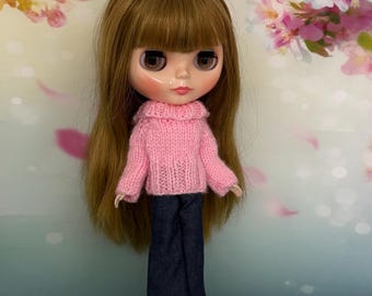 Sweater to fit Blythe Neo Dolls. Handmade, knitted with pale pink yarn