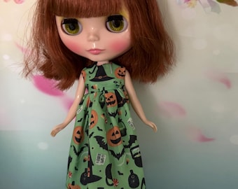 Green dress with Halloween print on fabric! To fit Pullip and Blythe dolls.