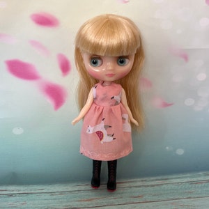 Dress to fit Middie Blythe doll. Peach with alpacas on print!