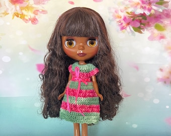 Klänning, som passar Blythe Neo Dolls. Handgjord, virkad med handmålat garn.