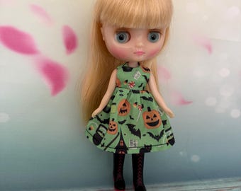 Middie Blythe dress - green with Halloween themed print! Pumpkins on print. Unique doll dress!