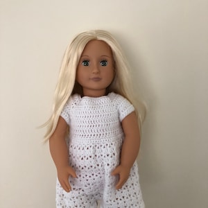 Weißer Puppenstrampler. 18 Zoll Puppennachthemd. Hand gehäkelte Kleid für 18 &quot;Puppe wie American Girl. Puppenkleidung.
