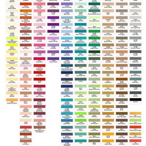 Puede incluir: Una tabla de colores con 10 columnas y 30 filas. Cada cuadrado contiene un color de hilo diferente. Los colores est&aacute;n etiquetados con n&uacute;meros y nombres. La tabla est&aacute; titulada "Haga clic/toque varias veces para ampliar la tabla de hilos."