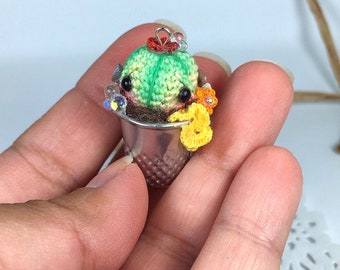 Saftige Ball Kaktus Halskette - OOAK Amigurumi Sammler Miniatur