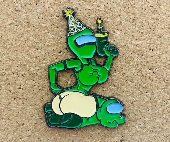 Jeu vidéo Crewmate Imposter Custom Made Pin Brooch Lapel Émail