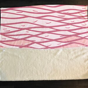 Fun Pink Wavy Line Pattern Fleece Sherpa Blanket | Large 68&quot; x 80&quot; Size