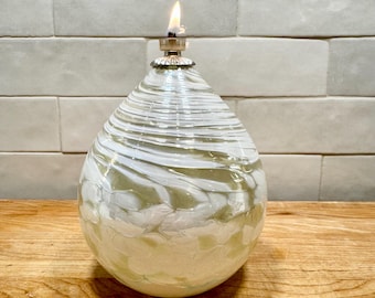 Lámpara de aceite de vidrio soplado a mano, blanca, beige, hecha a mano en las montañas Ozark, nombre de color: Let it Snow
