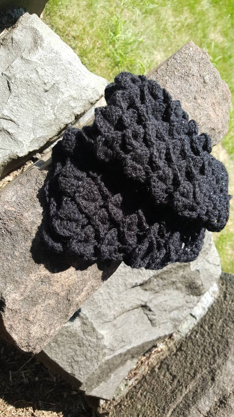 Toothless inspired Dragon scale gloves, crochet, night fury
