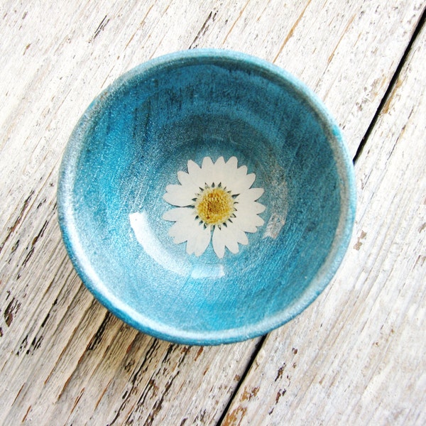 Small Blue Wood Ring Dish, Real Flower Dish, White Flower Bowl, Nature Lovers Gift, Trinket Holder Organizer