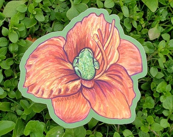 Pegatina de rana verde sentada en un lirio naranja