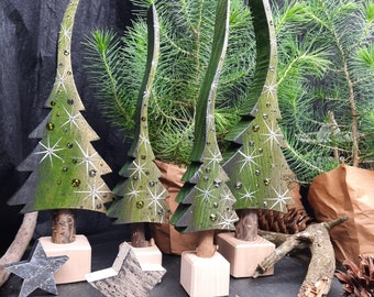Pinienzauber flaschengrüner Freudenbaum, Sternchen, Mosaik, ein glitzernder Tannenbaum, handbemalter Weihnachtsbaum, aus Holz in 4 Größen