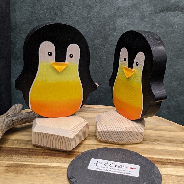 SALE Pinguin gelb/orange auf Scholle handbemaltes Holz, maritim, Winter, Tier, Meer, Weihnachten von Freudenbaum