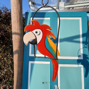 Loro guacamayo rojo en columpio, madera pintada a mano para decoración en casa y jardín, idea de regalo para colgar, jardín de invierno, terraza.