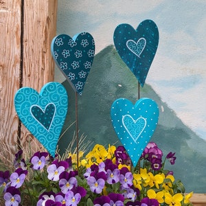 turquoise/petrol houten harten handbeschilderd, Italië serie, een kleurrijke vreugde voor huis en tuin, tuinpalen en plantenpalen