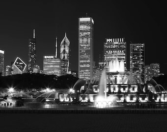 Chicago skyline wall art, Buckingham Fountain picture, large Chicago print, black and white photography, paper or canvas decor 5x7 to 40x60"