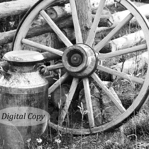 Wagon Wheel picture, INSTANT DOWNLOAD digital copy, printable black and white art, country photo print, old rustic wall decor 5x7 to 12x18"