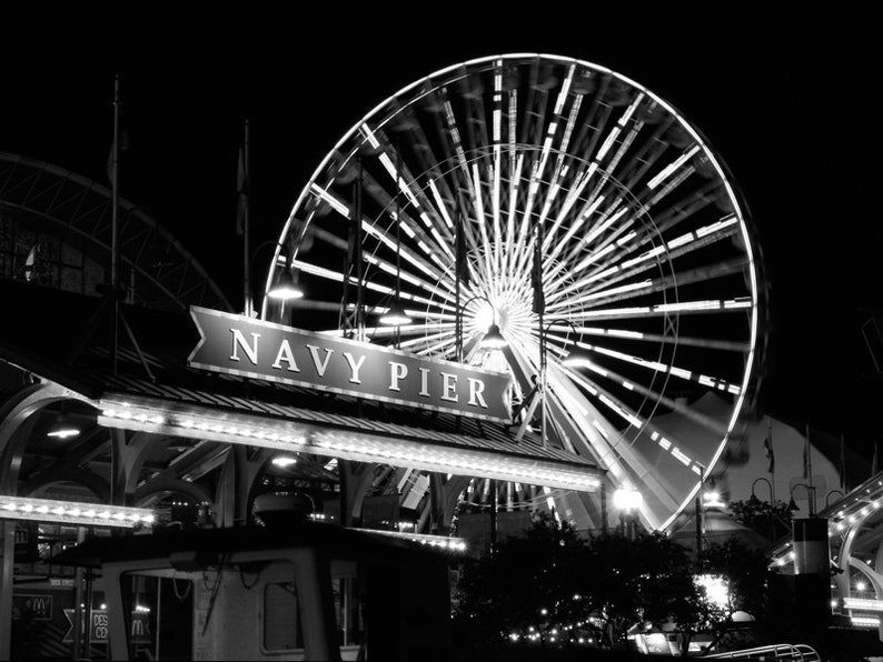 Navy Pier at Night, Chicago wall art, black and white photo, Chicago wall decor, Ferris Wheel, large canvas, 8x10 11x14 16x20 24x30 32x48" afbeelding 2