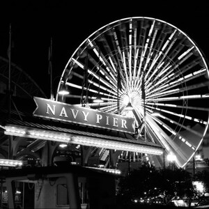 Navy Pier at Night, Chicago wall art, black and white photo, Chicago wall decor, Ferris Wheel, large canvas, 8x10 11x14 16x20 24x30 32x48" afbeelding 8