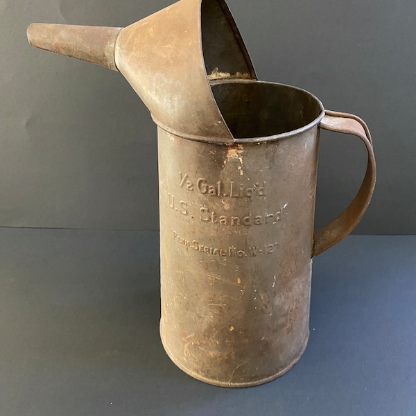 Vintage U.S. Standard  1/2 Gallon Metal Oil Can