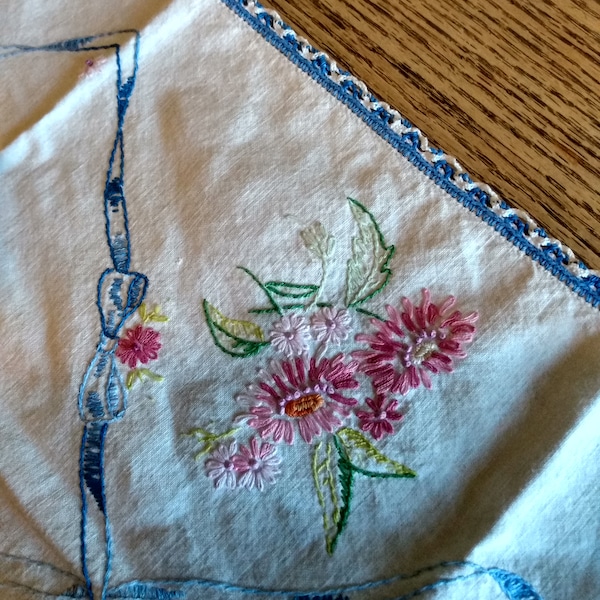 Embroidered Linen Dresser Scarf Table Runner Vintage