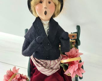 Byer's Choice Poinsettia Woman, Caroler, Street Vendor, Collectable Christmas, Farmhouse, Country Vintage Christmas