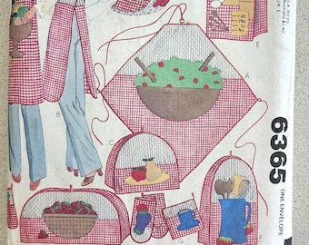 McCalls Vintage Sewing Pattern: Apron, Pot Holder, Toaster Cover
