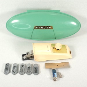Singer Buttonholer No. 489510 Green &quot;Jetson&quot; Clamshell Automatic Buttonholer for Low Shank Singer Sewing Machines- Featherweights, 185s etc.