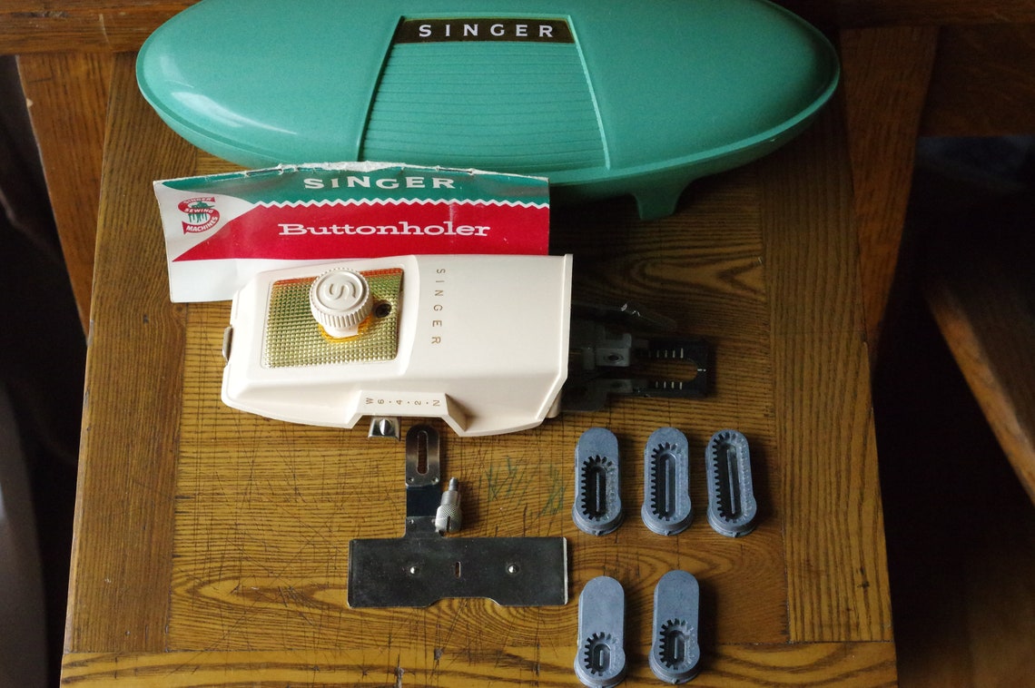 Singer Buttonholer No. 489510 Green jetson Clamshell Automatic