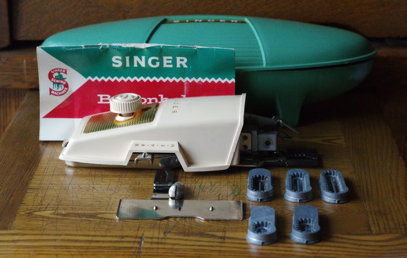 Singer Buttonholer No. 489510 Green jetson Clamshell Automatic