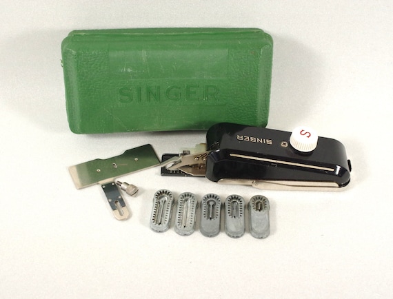 Singer Buttonhole Maker Attachment No. 160506 1948  Automatic Buttonholer for Singer Featherweight Vintage Sewing Machine Parts