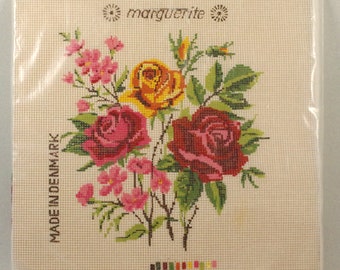 Marguerite Broderi Wool Needlework Kit, # 250 Rose rosse gialle e rosa, Kit punto croce non aperto, Made in Denmark, Filato di lana tela di cotone