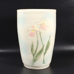 Studio Pottery Spring Floral 7&quot; Jarrón, Cerámica Parsons Dietrich, Saskatchewan Canadá, Orquídea Lady Slipper, Jarrón rosa pastel y azul