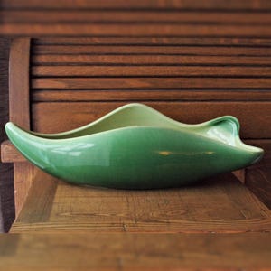 Jardinera grande de cerámica verde de Beauce Pottery / cuenco de consola Beauceware n.° 543, cerámica canadiense moderna de mediados de siglo, repisa decorativa