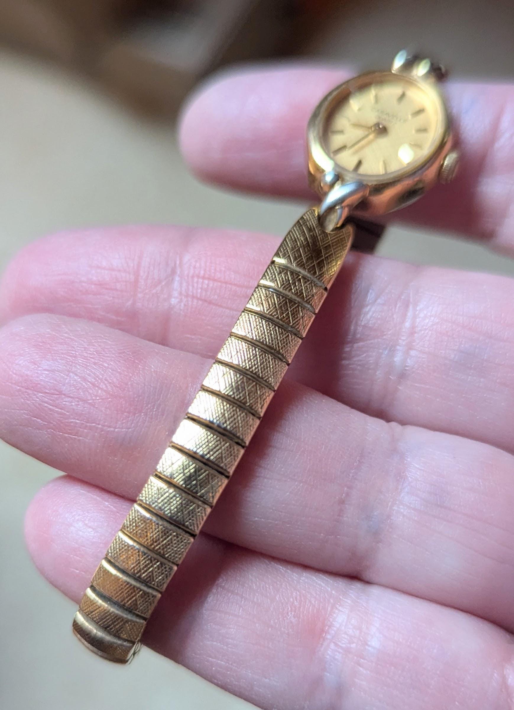 Vintage Caravelle Gold Tone Ladies Watch With Stretch Band  display picture 3