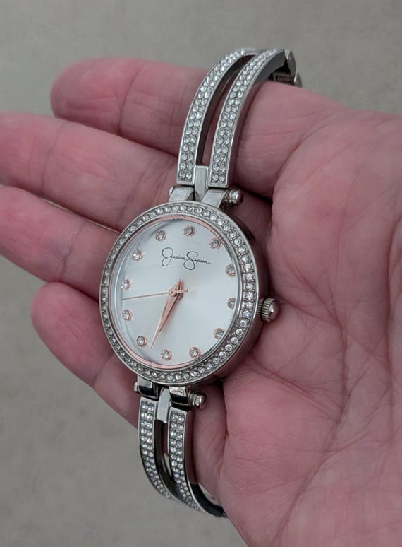 Working Vintage Jessica Simpson Silver Tone Watch Bracelet  display picture 3