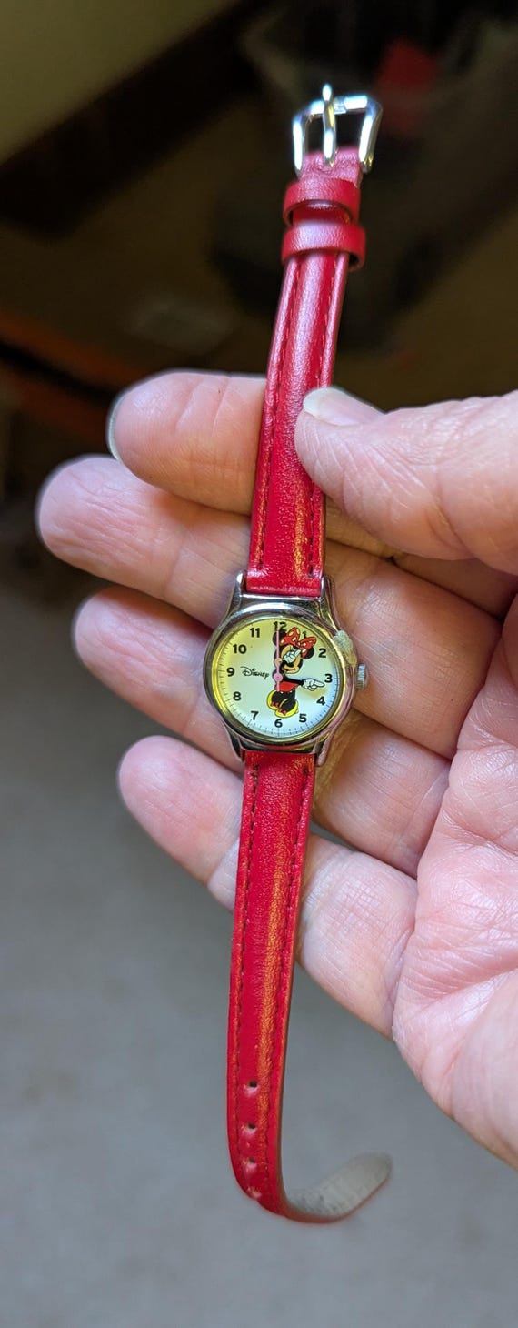 Vintage Minnie Mouse Watch: Silver Tone, Red Leather Band  display picture 2