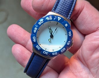 Vintage Blue & White Quartz Watch: Rotating Bezel, New Band
