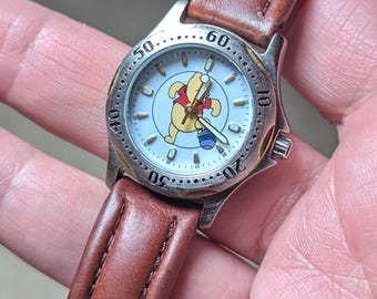 Working Vintage Disney Winnie the Pooh Gold Tone Watch  display picture 1