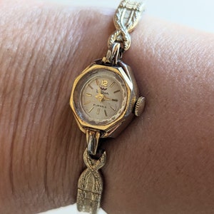 Vintage Waltham Round 10k Yellow Gold RGP 21 jewel Ladies Watch with Etched & Embossed Stretch Band Steampunk Whimsigoth Wedding Anniversary